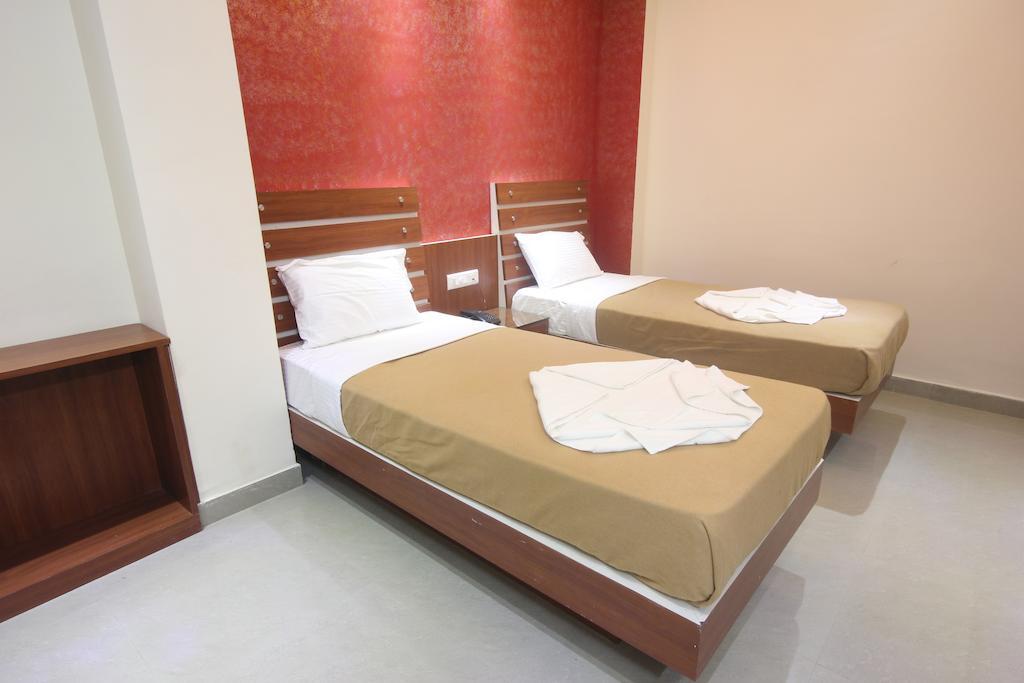Urmee Hotel Бхубанешвар Екстериор снимка
