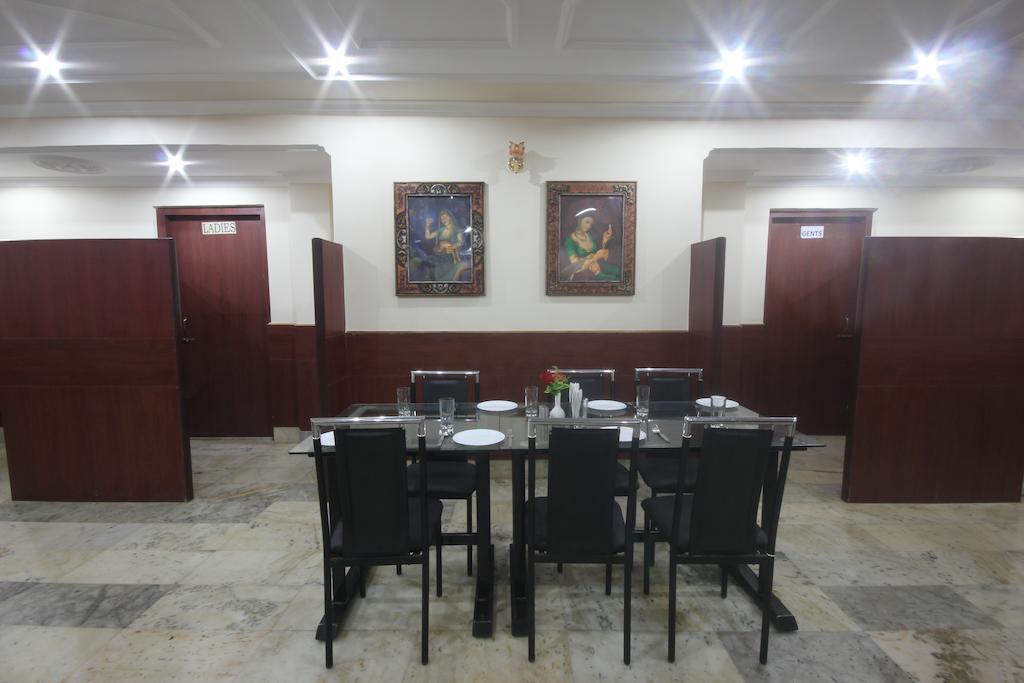 Urmee Hotel Бхубанешвар Екстериор снимка