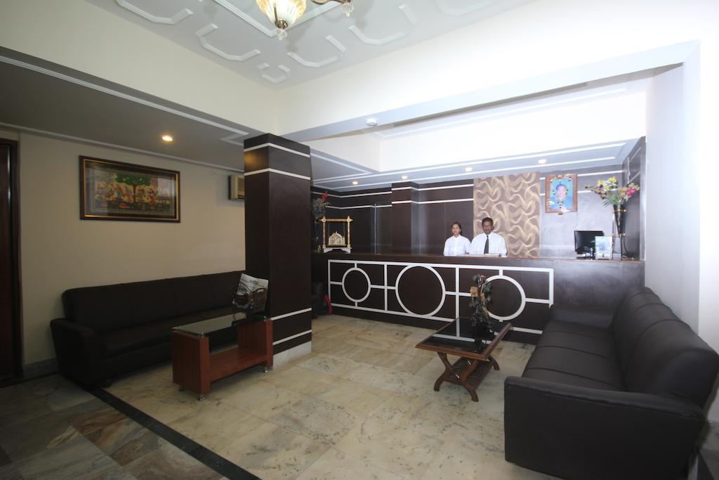 Urmee Hotel Бхубанешвар Екстериор снимка