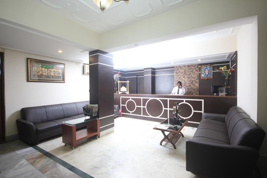 Urmee Hotel Бхубанешвар Екстериор снимка