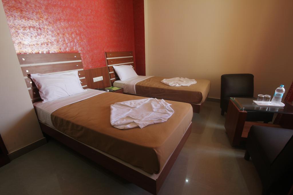 Urmee Hotel Бхубанешвар Екстериор снимка